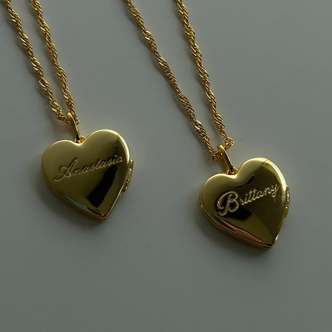 Custom_PersonalizedHeartLocketNecklaceGold2.png